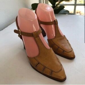 Stuart Weitzman pointytoe leather tieki stiched T-Strap Heels